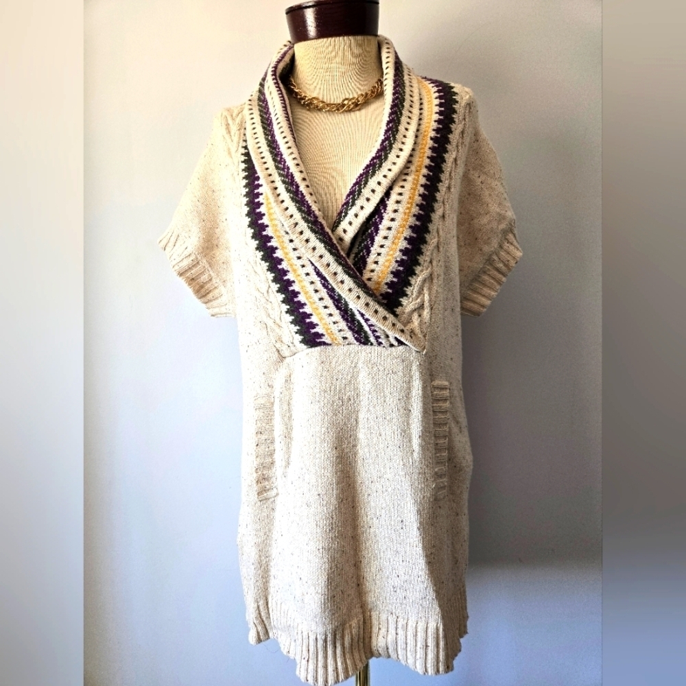 BCBGMaxAzria Lambswool And Cotton Short Sleeve Deep V Neck Tunic Sweater. XS